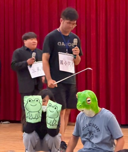 學生演出長輩的生命故事劇